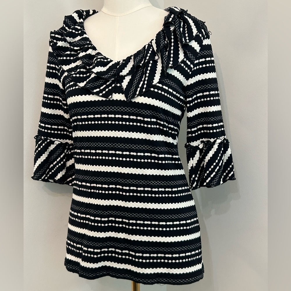 Sara Campbell Sweater Ruffle Neckline Black and White 3/4 Sleeve Size Medium